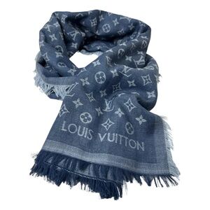Louis Vuitton
Châle Monogram shine scarf
Very good condition
Blue, Cotton